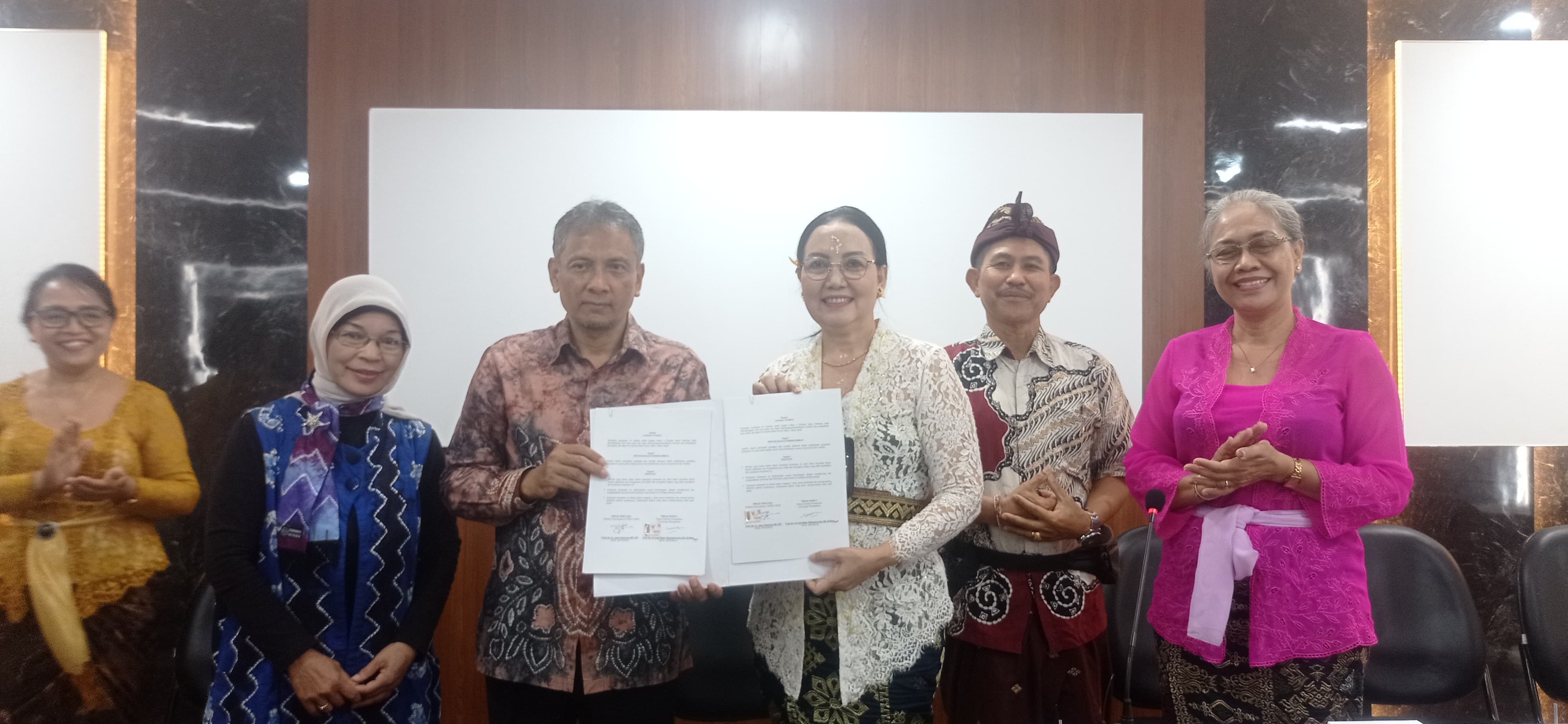 Kunjungan  Study Banding dari Program Pascasarjana Universitas Islam Kalimantan Muhammad Arsyad Al Banjari Banjarmasin (UNISKA MAB) diimplementasikan dengan Penandatanganan MOU dan KSO tentang Pengembangan Tri Dharma Perguruan Tinggi serta Peningkatan Kualitas Sumber Daya Manusia